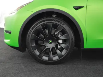 TESLA Model Y Long Range AWD 20-Zoll W-Reifen PDC VAT