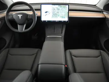 TESLA Model Y Long Range AWD 20-Zoll W-Reifen PDC VAT