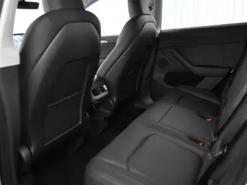 TESLA Model Y Long Range AWD 20-Zoll W-Reifen PDC VAT