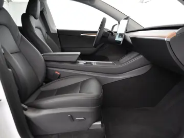 TESLA Model Y Long Range AWD 20-Zoll W-Reifen PDC VAT