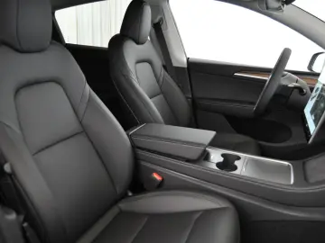 TESLA Model Y Long Range AWD 20-Zoll W-Reifen PDC VAT