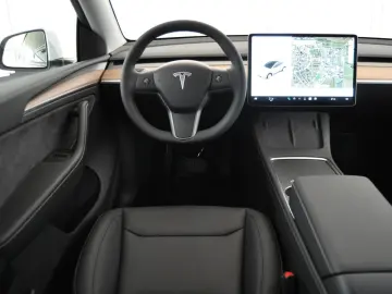 TESLA Model Y Long Range AWD 20-Zoll W-Reifen PDC VAT