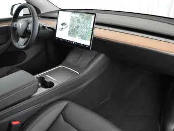 TESLA Model Y Long Range AWD 20-Zoll W-Reifen PDC VAT