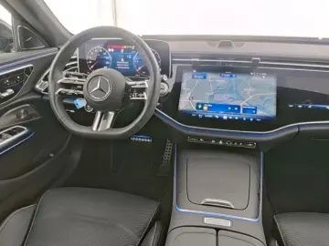 MERCEDES-BENZ E 220 d 4M AMG Night SUPERSCREEN Pano FAP  AHK
