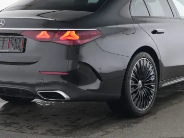 MERCEDES-BENZ E 220 d 4M AMG Night SUPERSCREEN Pano FAP  AHK