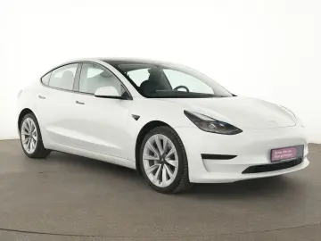 TESLA Model 3 SR