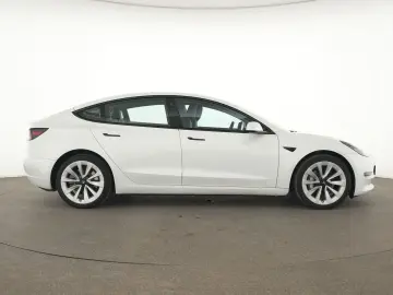 TESLA Model 3 SR
