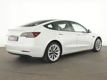 TESLA Model 3 SR