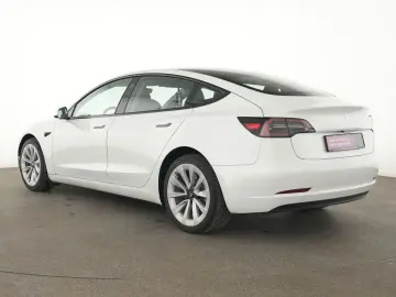 TESLA Model 3 SR