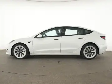 TESLA Model 3 SR