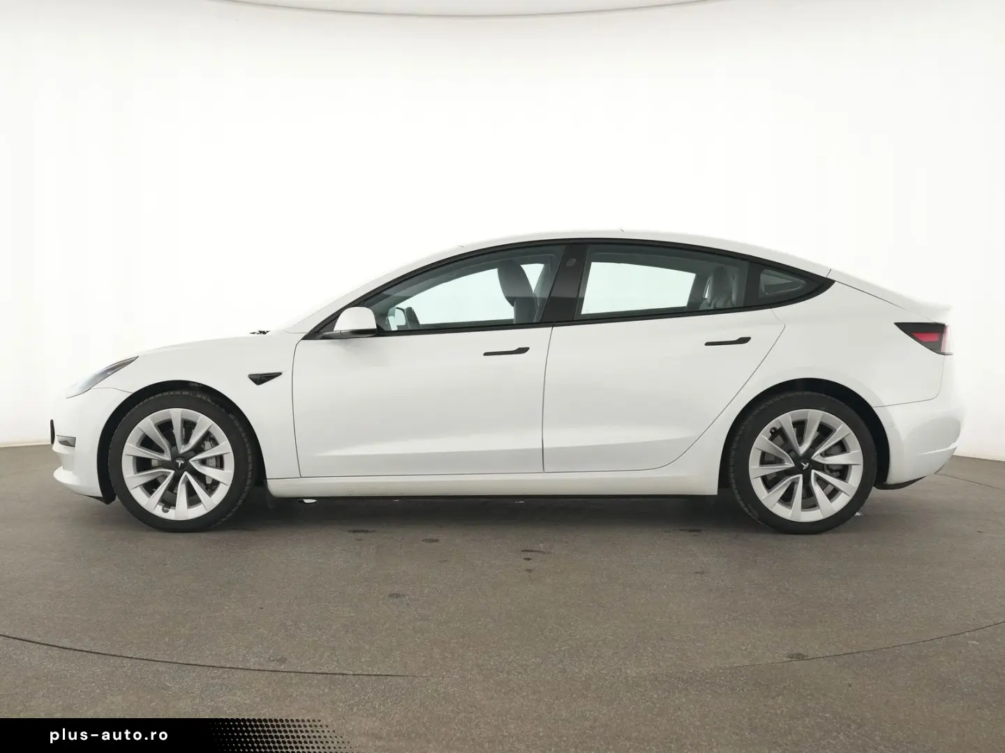 TESLA Model 3 SR