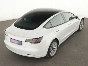 TESLA Model 3 SR