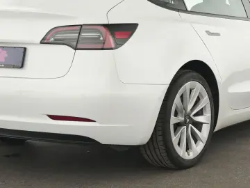 TESLA Model 3 SR