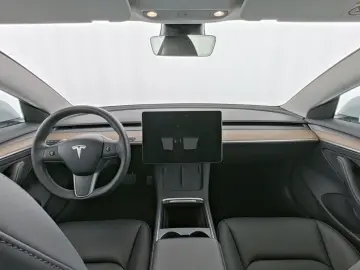 TESLA Model 3 SR