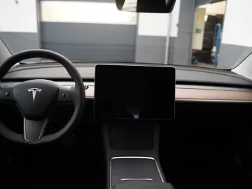 TESLA Model 3 Standard Range