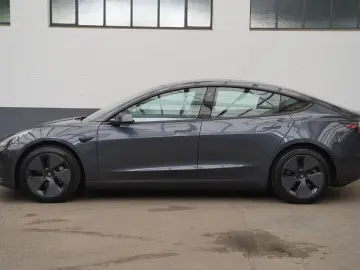 TESLA Model 3 Standard Range