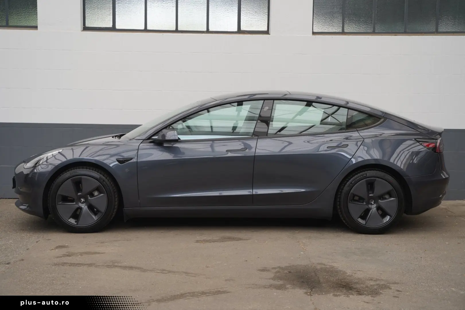 TESLA Model 3 Standard Range