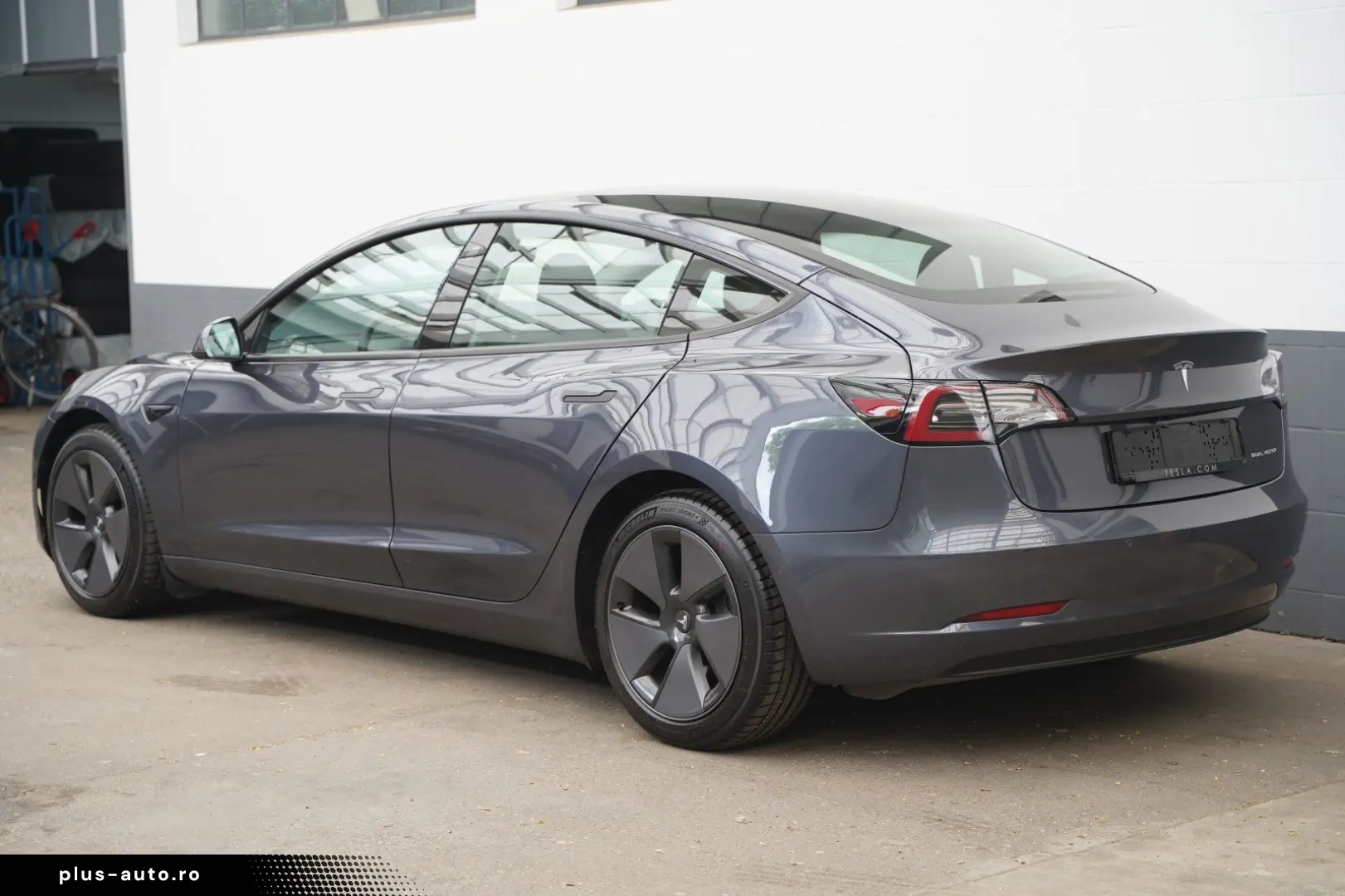 TESLA Model 3 Standard Range