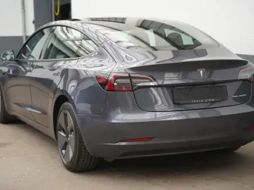 TESLA Model 3 Standard Range
