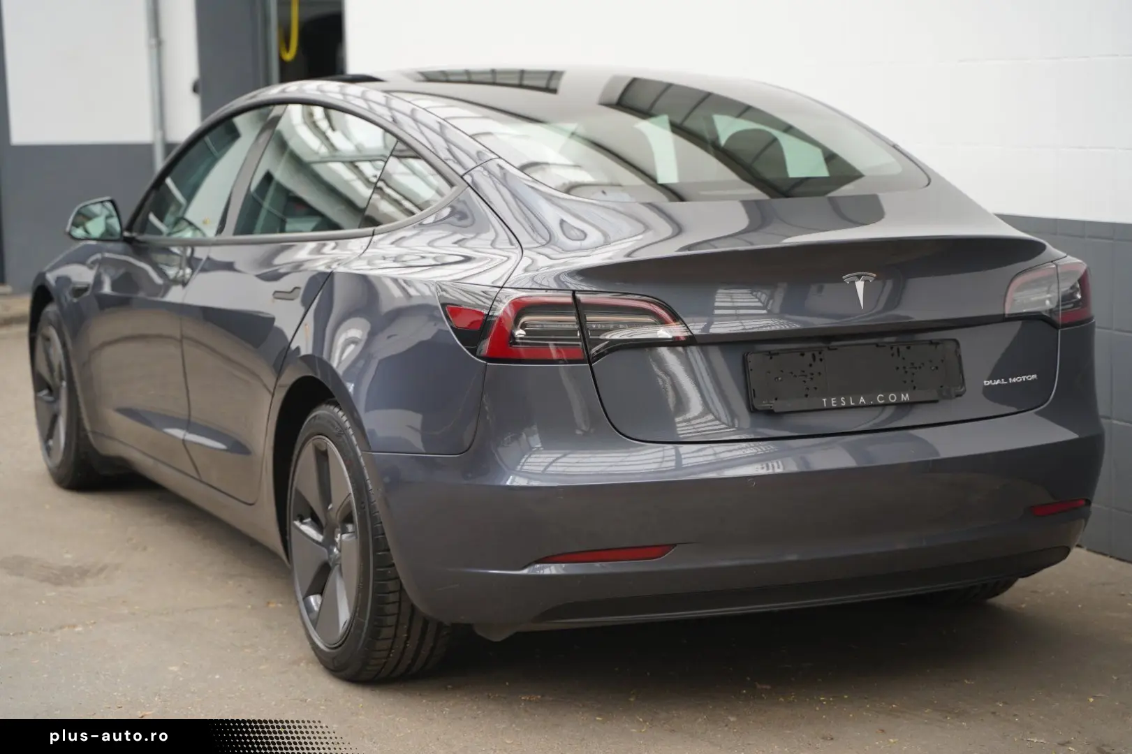 TESLA Model 3 Standard Range