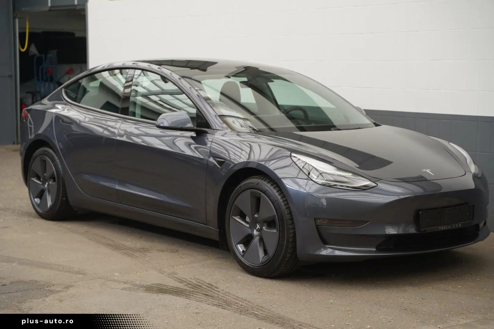 TESLA Model 3 Standard Range