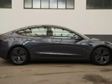 TESLA Model 3 Standard Range