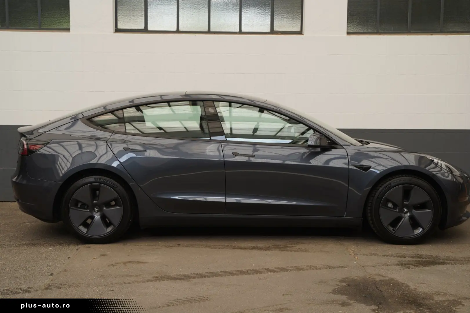 TESLA Model 3 Standard Range
