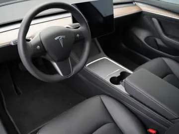 TESLA Model 3 Standard Range