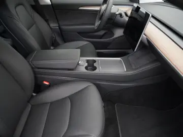 TESLA Model 3 Standard Range