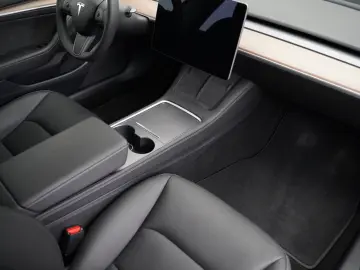 TESLA Model 3 Standard Range