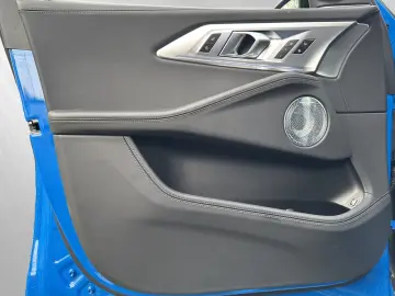 BMW XM 50e  Indiv. Enzianblau  AHK Autobahnass. 23 L