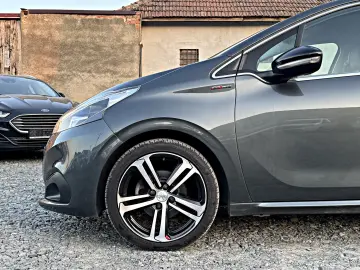 PEUGEOT 208 1.2e THP GT Line