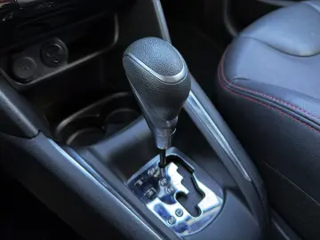 PEUGEOT 208 1.2e THP GT Line