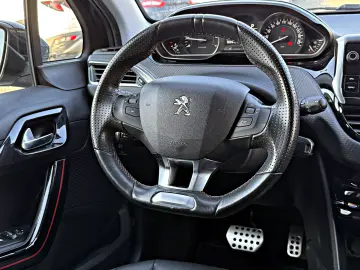 PEUGEOT 208 1.2e THP GT Line