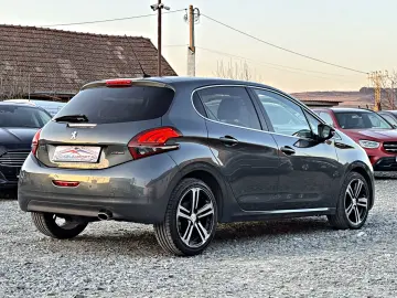 PEUGEOT 208 1.2e THP GT Line