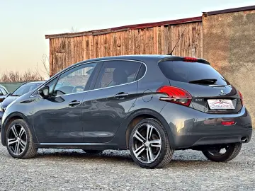 PEUGEOT 208 1.2e THP GT Line