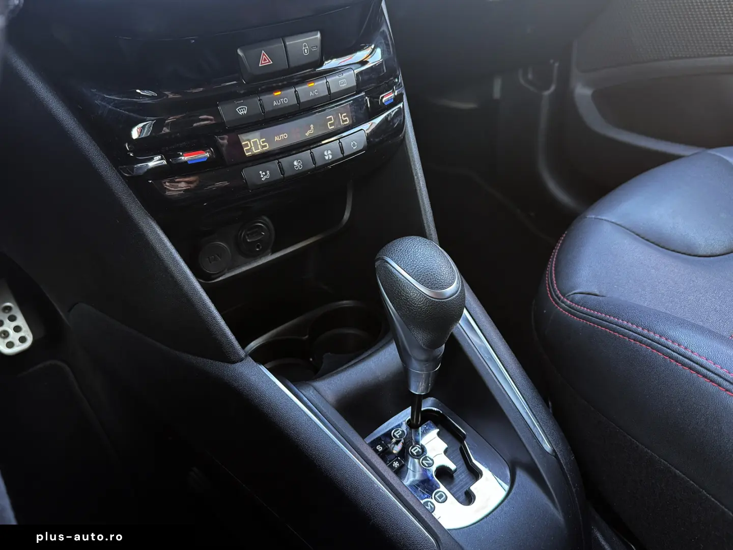 PEUGEOT 208 1.2e THP GT Line