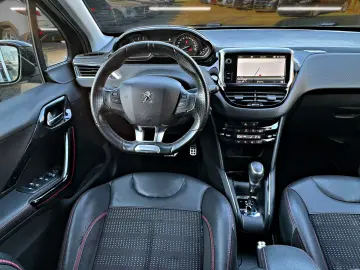 PEUGEOT 208 1.2e THP GT Line