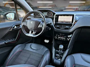 PEUGEOT 208 1.2e THP GT Line