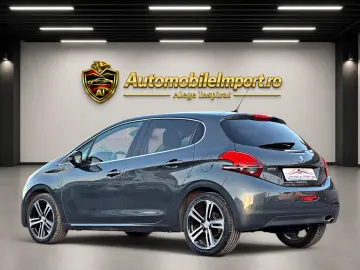 PEUGEOT 208 1.2e THP GT Line