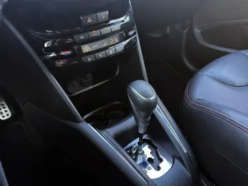 PEUGEOT 208 1.2e THP GT Line