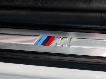 BMW 330 i xDrive M Sport HUD ACC AHK RFK