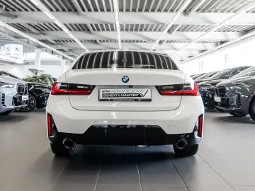 BMW 330 i xDrive M Sport HUD ACC AHK RFK