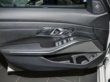 BMW 330 i xDrive M Sport HUD ACC AHK RFK