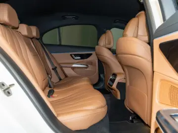 Mercedes-Benz E 200  AMG Night SUPERSCREEN Distron