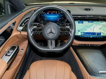 Mercedes-Benz E 200  AMG Night SUPERSCREEN Distron