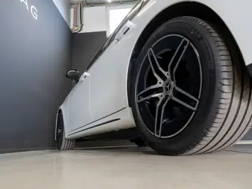 Mercedes-Benz E 200  AMG Night SUPERSCREEN Distron