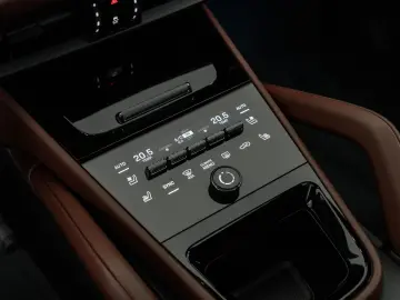 PORSCHE Cayenne Coupe S E-Hybrid   Clubleder   PDCC   HD