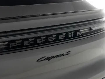 PORSCHE Cayenne Coupe S E-Hybrid   Clubleder   PDCC   HD