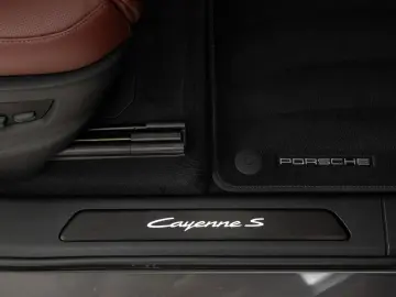 PORSCHE Cayenne Coupe S E-Hybrid   Clubleder   PDCC   HD